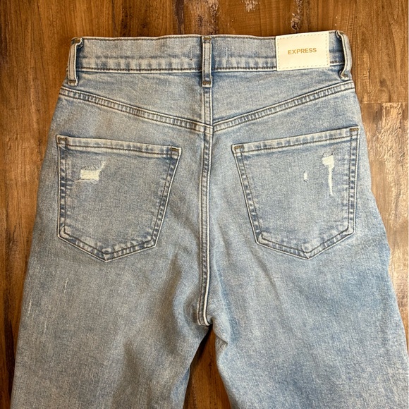 EXPRESS SUPER HIGH WAISTED RIPPED RAW HEM MODERN STRAIGHT JEANS NWT - Picture 10 of 11